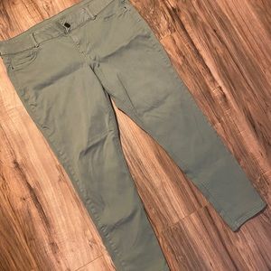 Size XL-R Maurices Khaki Army Green skinny jegging